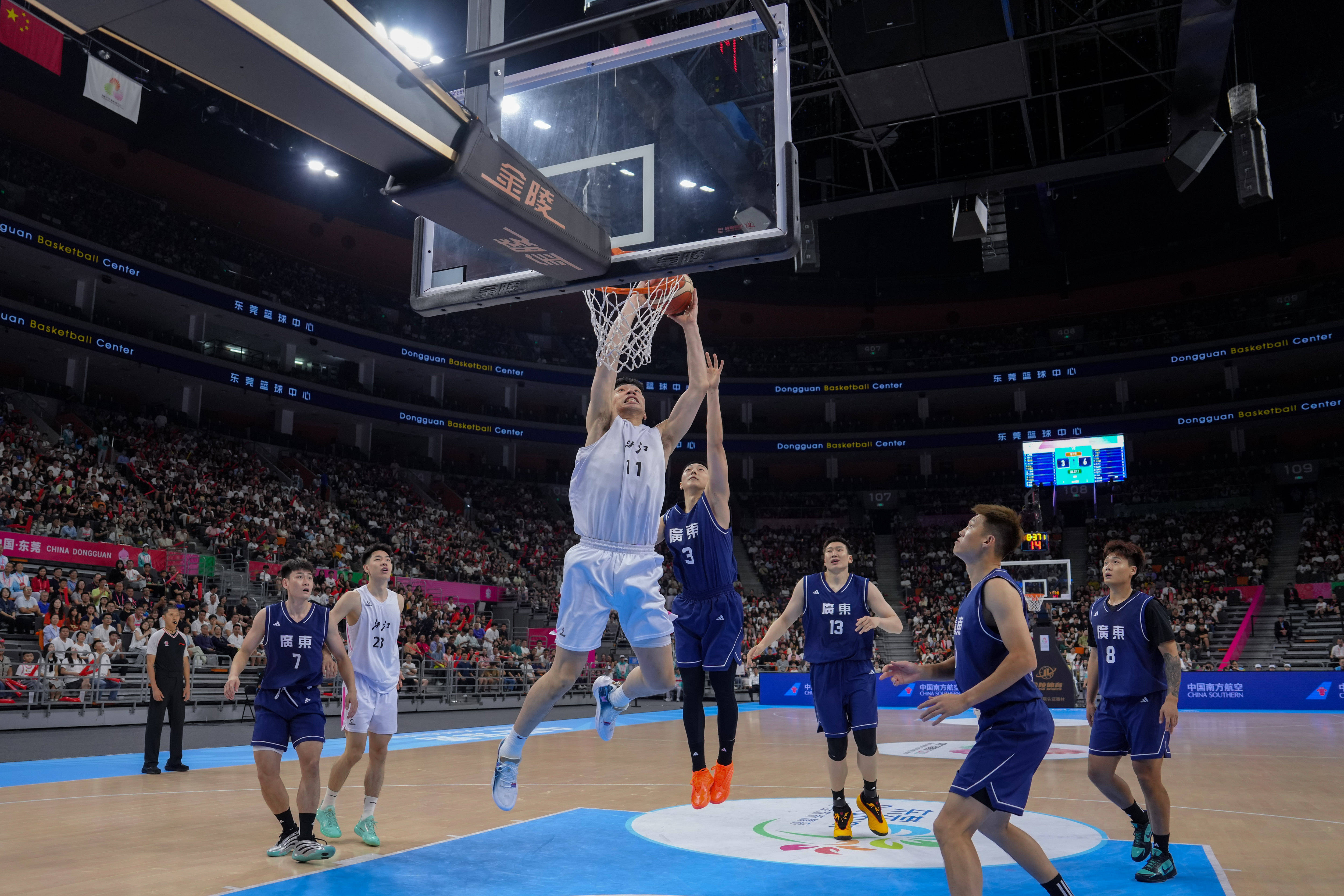 kaiyun-国际篮球比赛中,豪强争霸,争夺冠军的是谁